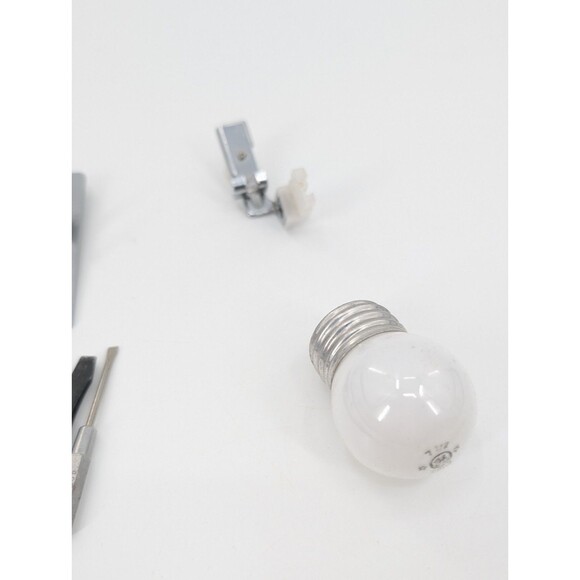 Sears Roebuck & Co. Model 1410 Zig Zag Sewing Machine Instructions and Parts - Picture 8 of 11